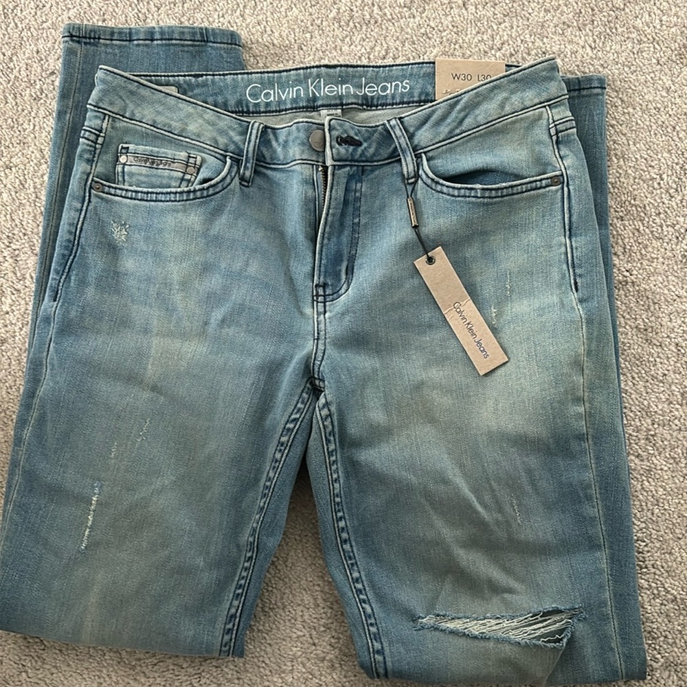 Ripped blue jeans NEW